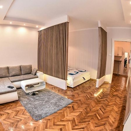 Bojan Central Apartment Novi Sad Dış mekan fotoğraf