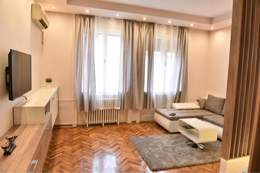 Bojan Central Apartment Novi Sad Dış mekan fotoğraf