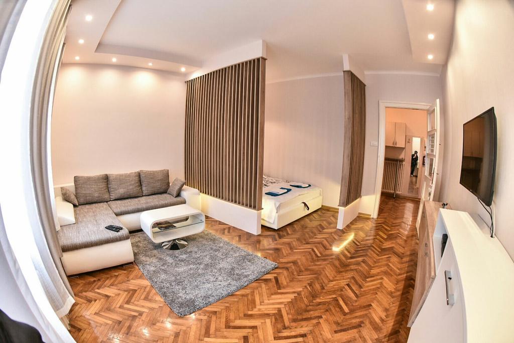 Bojan Central Apartment Novi Sad Dış mekan fotoğraf